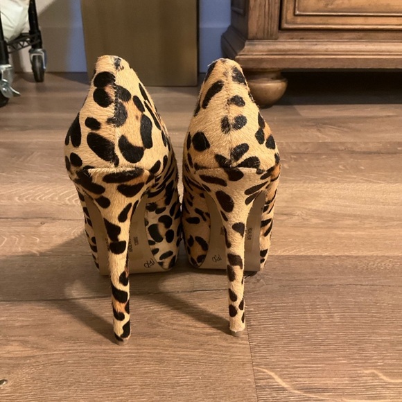 Steve Madden cheetah print cow hair heels with studded toes, 7, NWT! - Picture 4 of 9